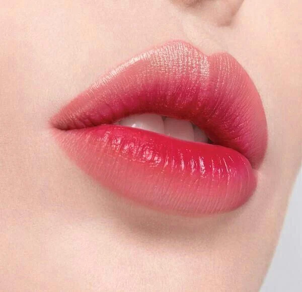 Hiệu ứng môi căng mọng với kỹ thuật đánh son lòng môi