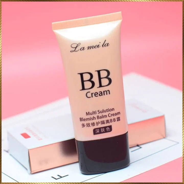 Lớp nền mỏng nhẹ với BB cream – Bước quan trọng trong cách trang điểm nhẹ nhàng.