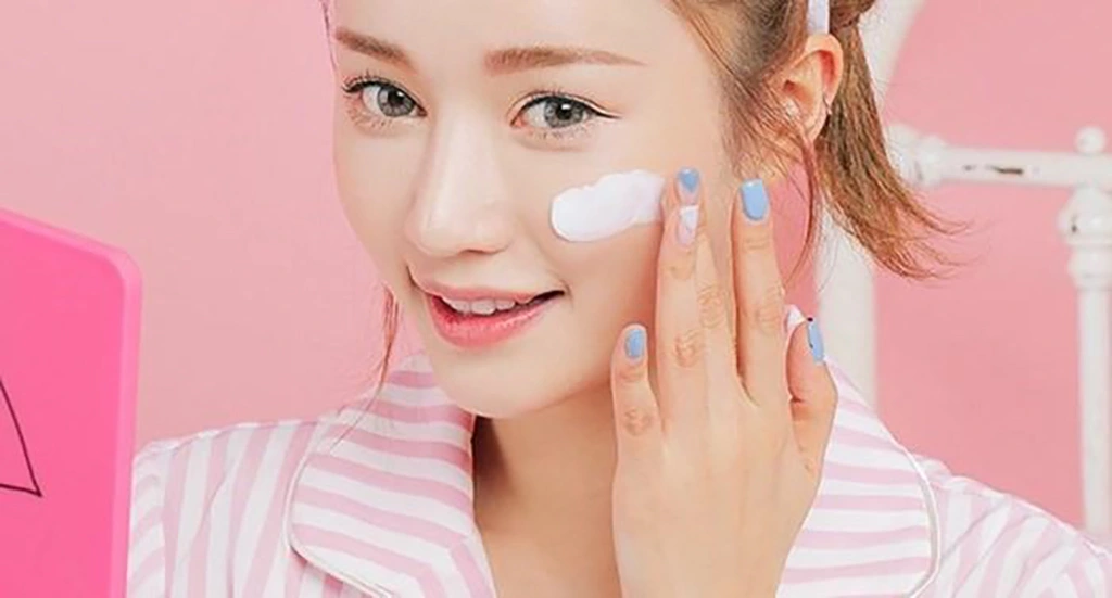 Hướng dẫn thoa kem chống nắng Hương Thị đúng cách.